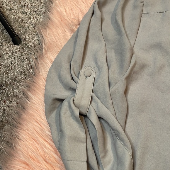 Torrid Harper Light Gray Roll Tab 3/4‎ Sleeve Plus Size 2 - Picture 7 of 8
